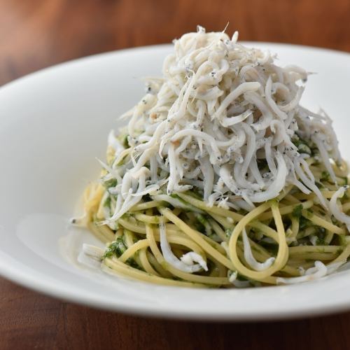 Wakayama Prefecture Yamatoshi Shirasu and raw seaweed Peperoncino: Spaghetti