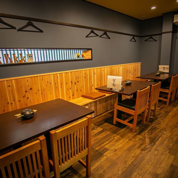 [Tables that are easy to use for groups] We have table seats that are easy for 2 or 4 people to use.It is easy to use in various situations such as drinking with friends and drinking with colleagues at the company ◎ Enjoy our specialty dishes while enjoying conversation!