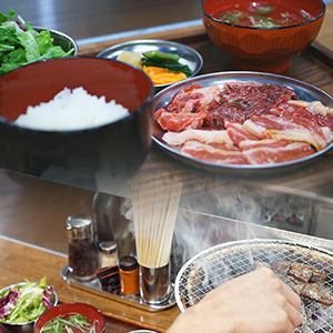 【土日祝ランチ限定！】お肉盛り合わせが楽しめる『昼盛りセット』1200円