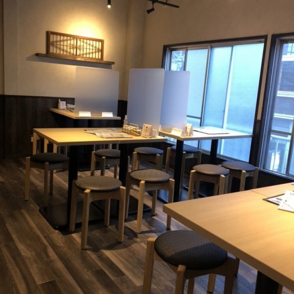 [3-minute walk from Funabashi Station!] Easy-to-use table seats.The warm space with a natural taste, such as wooden tables and chairs, has a cozy atmosphere.It is a space where you can relax and relax.Recommended for casual drinking parties and banquets with friends and acquaintances on the way home from work.