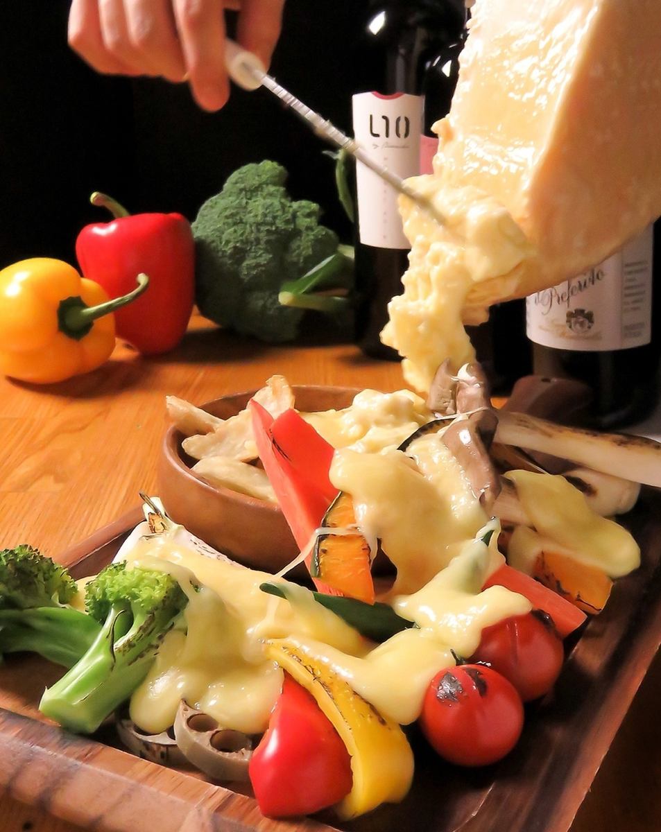 A treat for both the eyes and the tongue! Enjoy the taste of melted raclette cheese★