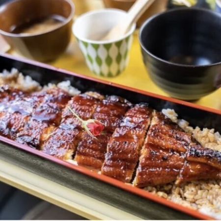 丸々一尾の鰻一本重