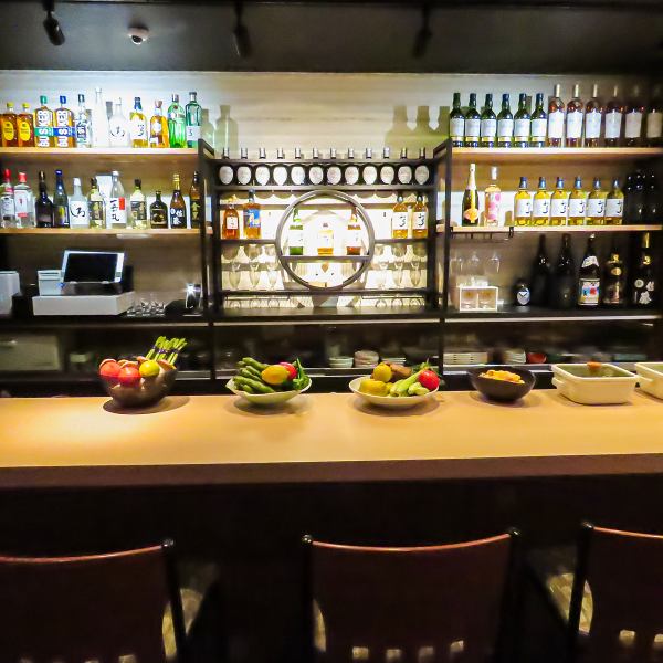 <Easy even for solo diners> A Japanese-style space unified in calm colors, with seven comfortable counter seats.It's the perfect place for a quick drink after work or for a date. Please feel free to drop by.