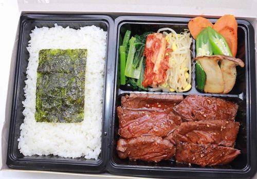 Beef skirt steak and grilled vegetables lunch