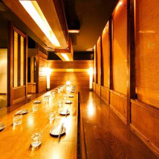 We have elegant private rooms available for groups of 3 or more.We can accommodate up to 300 people. Our elegant private rooms, filled with a Japanese atmosphere, are perfect for various occasions, such as business meetings, after-parties, and banquets. Our private rooms with sunken kotatsu tables are also suitable for families with children. We can also accommodate private reservations depending on the number of guests, so please feel free to contact us.