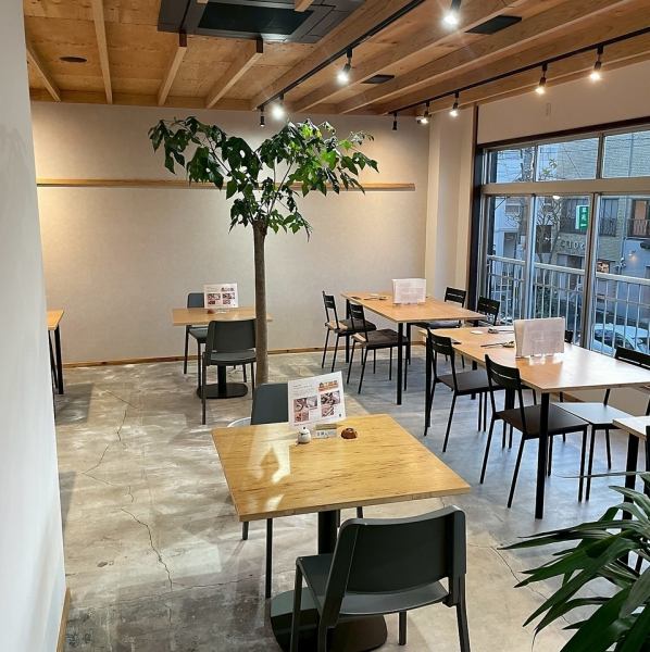 ≪様々なシーンや人数でご利用いただけます◎≫当店は1階と2階で異なる利用シーンに対応しています◎1階はカウンター席とテーブル席があり、会食やデート、記念日等に最適。2階は広々としたテーブル席となっており、20名様より貸切も可能です◎ランチや少人数の女子会はもちろん、大人数での各種宴会にぜひご利用ください☆