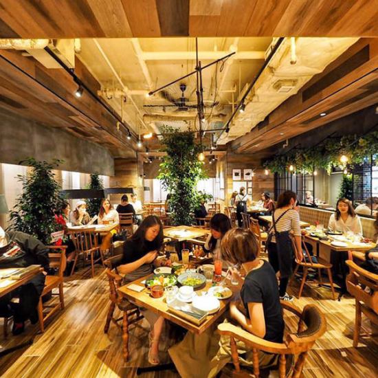 Located on the 1st floor of Namba CITY South Building♪ Conveniently located just a short walk from Namba Station on all lines.