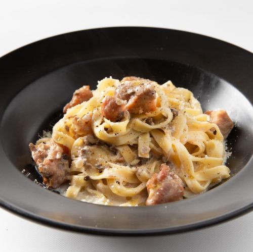 ローストチキンと茸のトリュフクリームパスタ