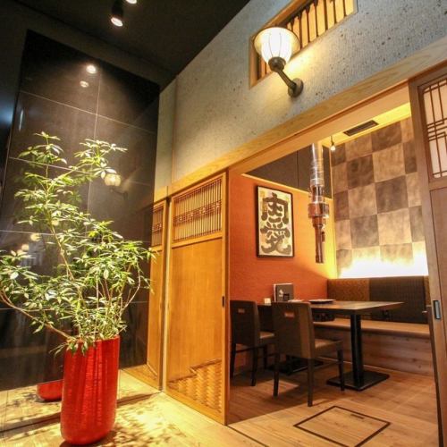 Large private room seating for 6 to 10 people.As it is a popular seat, make an early reservation ◎ ※ No smoking
