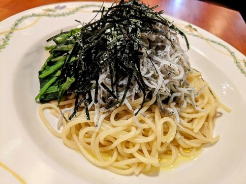 しらすと梅とほうれんそうの和風青じそ醤油パスタ