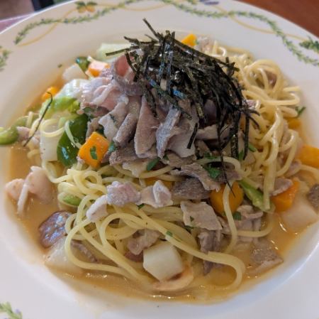 Garlic salted pork and winter vegetables with yuzu pepper Japanese-style pasta