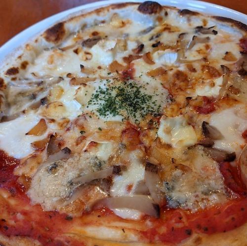 Smoked pickled radish and four-cheese pizza