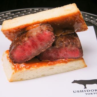 [8,800 yen → 8,000 yen!] All-you-can-drink course of luxurious meat such as the famous beef toro sandwich and the phantom god tangen