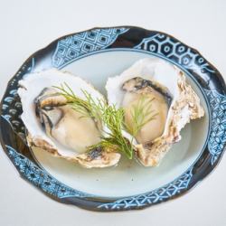 Steamed oysters in white wine (2 pcs)