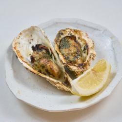 Grilled oysters with basil sauce (1pc)