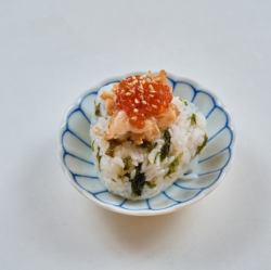 Onigiri (salmon salmon roe)
