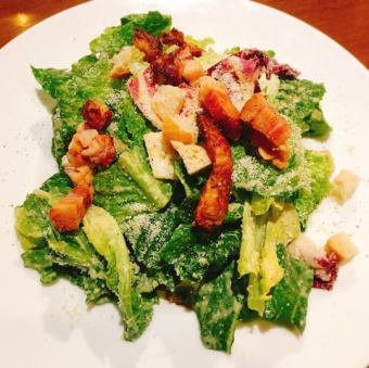 イベリコ豚ベーコンのクラシックシーザーサラダ