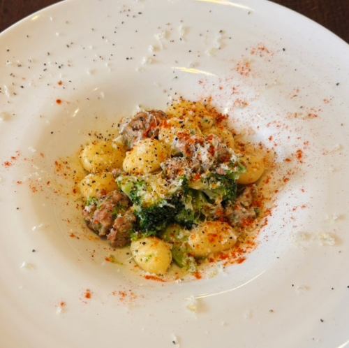 さつまいものニョッキ 白金豚と黒舞茸のクリームソース