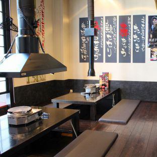 We have sunken kotatsu tatami seats that can accommodate up to 32 people!