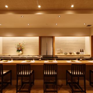 Counter seats where you can enjoy a live performance.Our chefs prepare authentic Japanese cuisine.