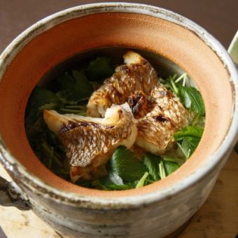 <Lunch> Limited quantity and online reservation only [Hyuga Taimeshi Gozen] Assortment of eight seasonal vegetables including Japanese black beef and red sea bream clay pot rice