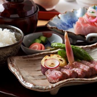 <Lunch> [Osumi Gozen] Double main course of Kuroge Wagyu beef and seasonal fish saikyoyaki with our specialty clay pot rice