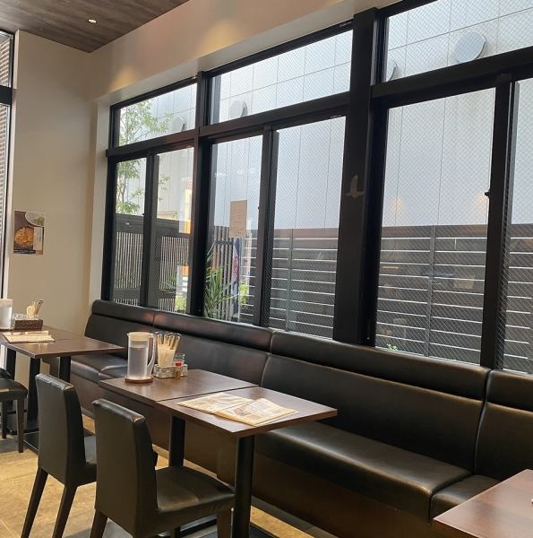 Relax in a calm and clean cafe-like interior♪Please feel free to contact us about private reservations!It can be used for various occasions such as lunch parties, drinking parties, and banquets.