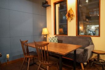 お子さま連れのお客様にも嬉しいソファー席