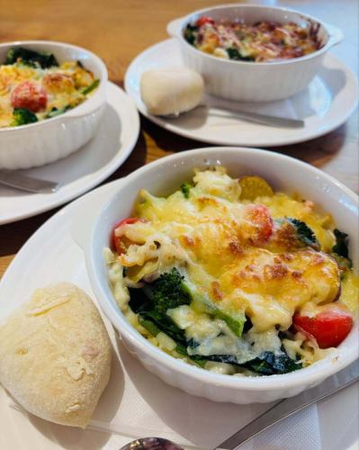 🍤🍅🥦🧀
“用神戶市西區蔬菜製作的蝦仁焗菜”
油醃蝦仁配新鮮時令蔬菜
配上起司超讚🤤✨
冬天依然寒冷,但在溫暖的倉庫裡。
來點熱呼呼的焗烤菜怎麼樣?
這是季節性菜單,所以
請抓住這個機會試試看!
尋找LINE好友🤝
現在即可使用超值優惠券!
更多資訊
@5cc_fivecountrycafe_
點這裡查看💁♀️
————————————————
FiveCountryCafe
神戶市西區上町小津野30-17
洛庫諾生活中心內部
0789955660
平日 11:00~17:00
(冬季工作日營業至下午 4:00)
週末及假日:8:00~
免費停車
請在我們的網站上預訂。
https://fivecountrycafe.owst.jp
#神戶咖啡館
#神戶午餐
#在神戶市西區吃午餐
#焗烤
#草莓芭菲