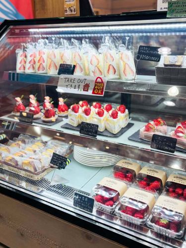 🍓Golden Week has started!🐶

Strawberry sweets
There are lots of them lined up 🍓✨

Cakes and sandwiches
A lineup full of strawberries 🤍

We also sell strawberries 🍓
Takeout is also available 👌

At home, or while you're out and about
Please enjoy it! ☺️

————————————————
FiveCountryCafe
30-17 Kotsuno, Kamidecho, Nishi-ku, Kobe City
Inside the Rakuno Life Center
0789955660
Weekdays 11:00~17:00
Saturdays, Sundays, and public holidays 8:00 AM onwards
Free parking
Please make your reservation on our website
https://fivecountrycafe.owst.jp

#Kobe Cafe
#KobeLunch
#Lunch in Nishi Ward, Kobe City
#Ichiko
#Strawberry sweets