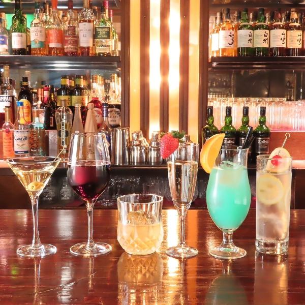 【雰囲気抜群のモダンクラシック】デート、女子会などにもおすすめのモダンクラシックな店内はゆっくりとした落ち着いた空間。プライベートシーンにおすすめのカウンターやテーブル席をご用意しております!【カウンター/テーブル/貸切/宴会/パーティー/歓迎会/送別会/合コン】