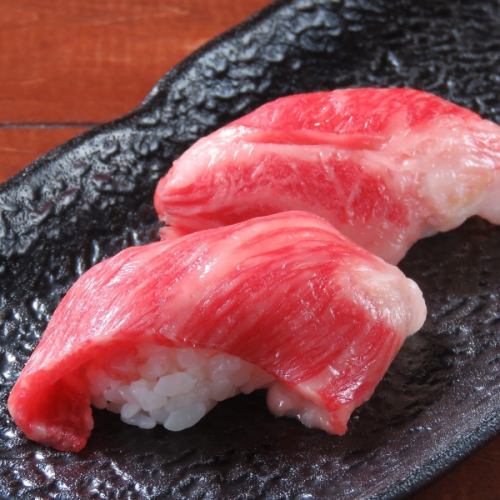 1 piece of roasted meat sushi