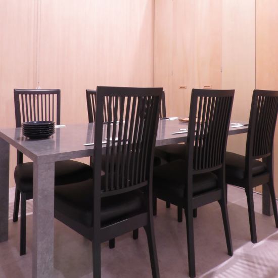 Private rooms with tables and sunken kotatsu are available! Perfect for a secret drinking party!