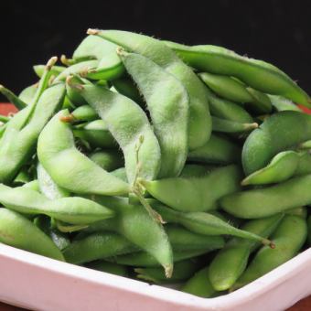 Edamame with the perfect amount of salt