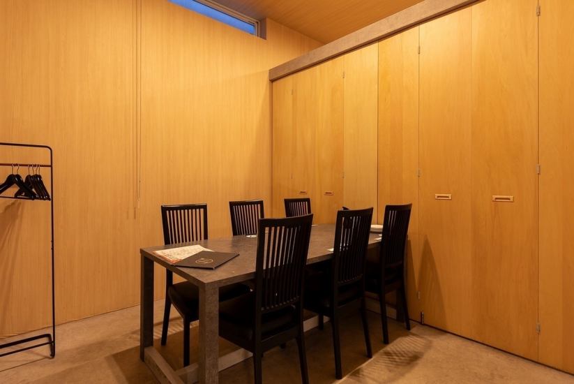 We offer a wide variety of meat dishes, from grilled meat sushi to jumbo charcoal grilled meat.