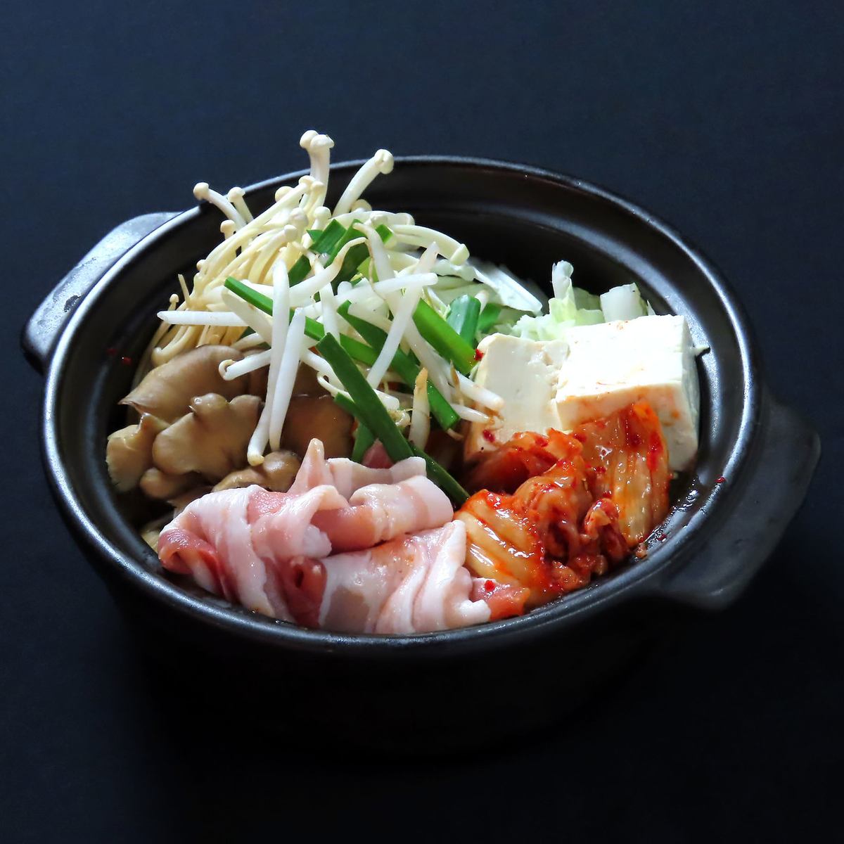 Hotpot season has arrived! We have prepared Yosenabe and Pork Kimchi Hotpot♪