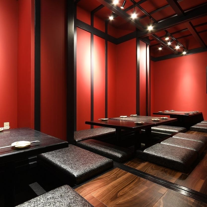 5 minutes from Nagoya Station. Private rooms available for 2 to 35 people. Banquet facilities available.