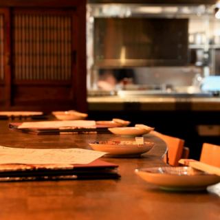 [1F] Counter seats where you can enjoy conversation with staff ♪ Please feel free to consult us about the number of people using the counter.(Up to 6 people)