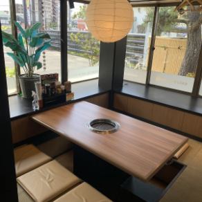 You can spend a relaxing time in the spacious seats.It is a digging-type tatami room where you can take off your shoes and go up!