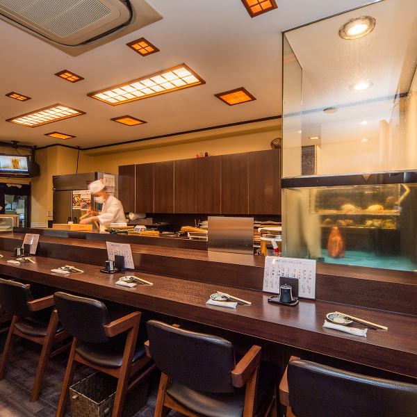 ≪You can enjoy the live feeling≫ We have 10 seats at the counter.It is perfect for visiting the store alone or on a date on your way home from work.Enjoy delicious sushi at the counter seats where you can see the general holding up close.