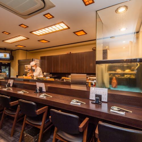 <p>≪You can enjoy the live feeling≫ We have 10 seats at the counter.It is perfect for visiting the store alone or on a date on your way home from work.Enjoy delicious sushi at the counter seats where you can see the general holding up close.</p>