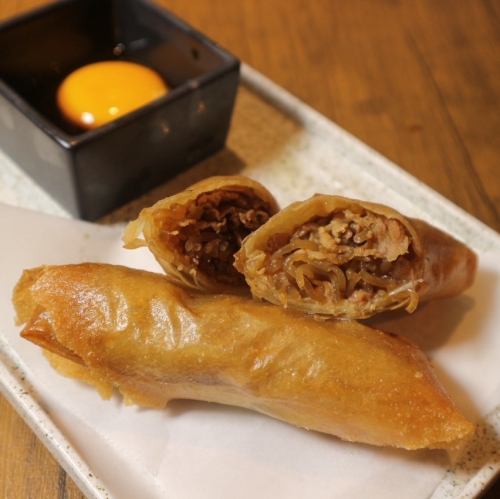 すき焼き春巻き　卵黄添え