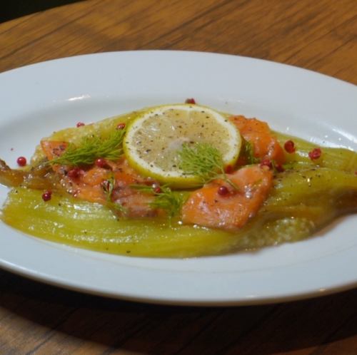 丸ごと焼き茄子とスモークサーモンのマリネ