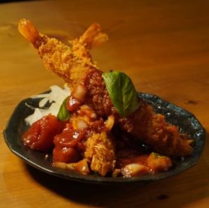 えびふりゃあ　トマトサルサ添え