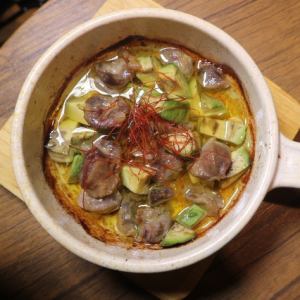 アボカドと砂肝のアヒージョ