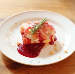 チーズテリーヌ 季節のフルーツ添え