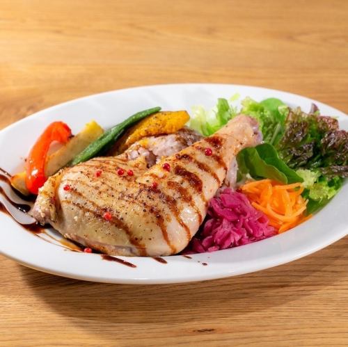 【週末限定！！】ハーブ香る骨付き鶏のコンフィ