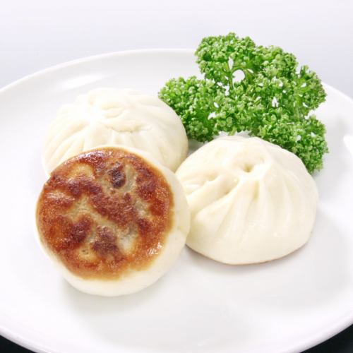 2个烤饺子