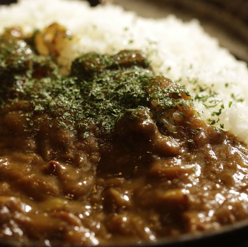 牛すじカレーは600円(税込)！お得な定食も多数ご用意！