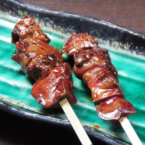 料理人が手作業で串打ちしたこだわりの焼き鳥が自慢！部位ごとの美味しさを追求します【焼き鳥各種】